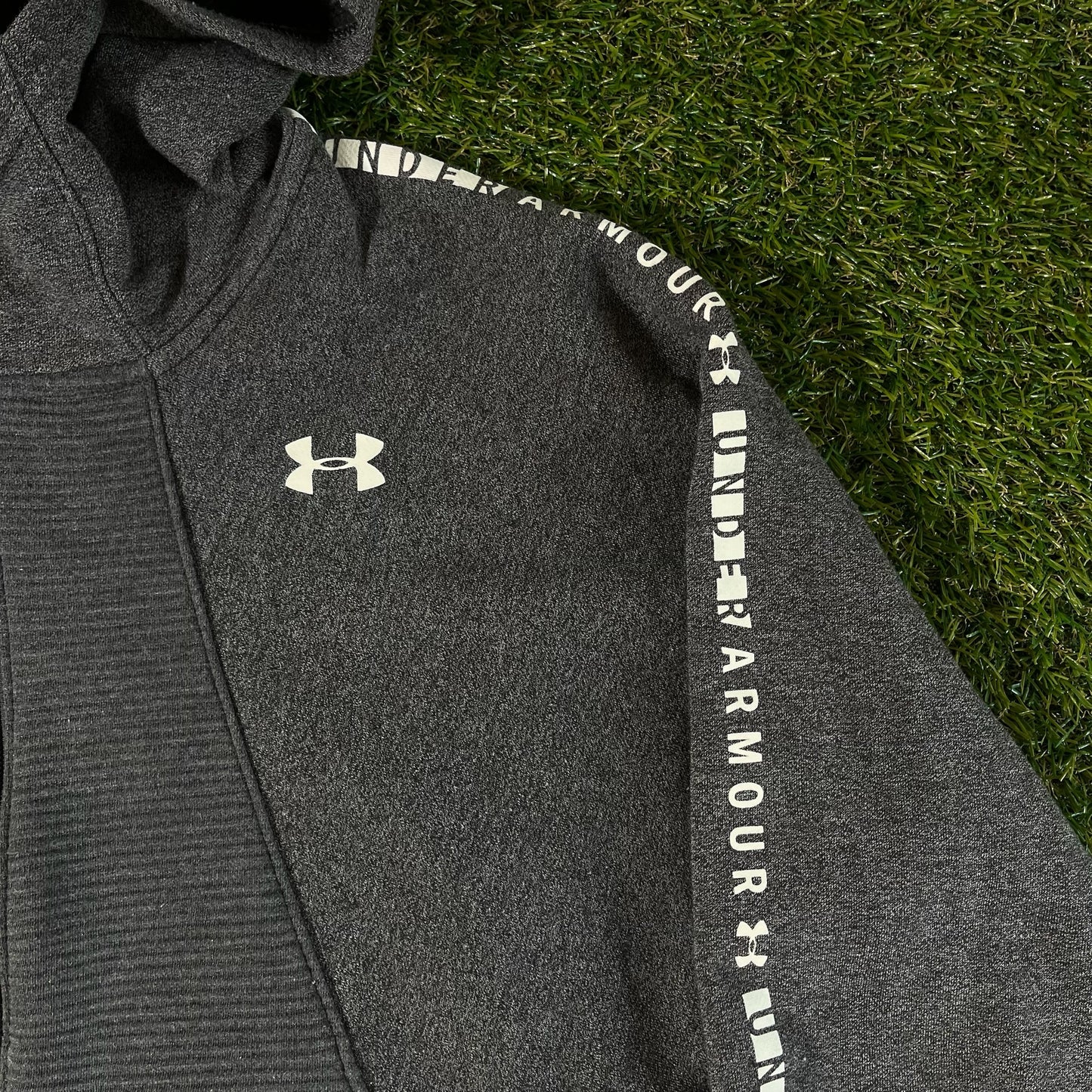 Under Armour Zipper Hooded Jacket - L